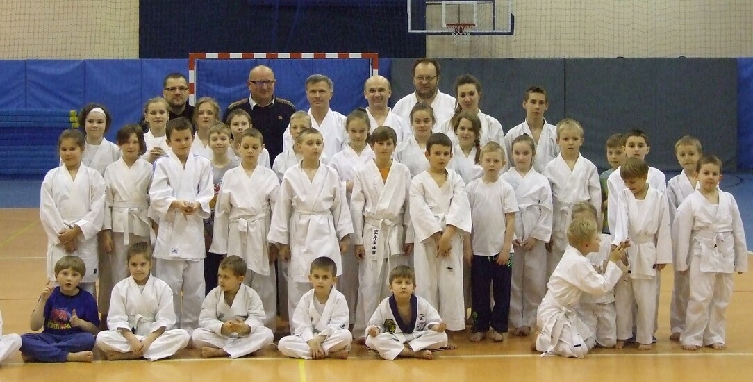 Profesor medycyny i młodzi adapci karate