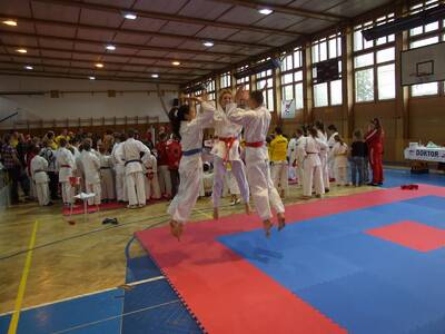 Obraz 6: W słowackiej  Trstenie walczyli karatecy ...