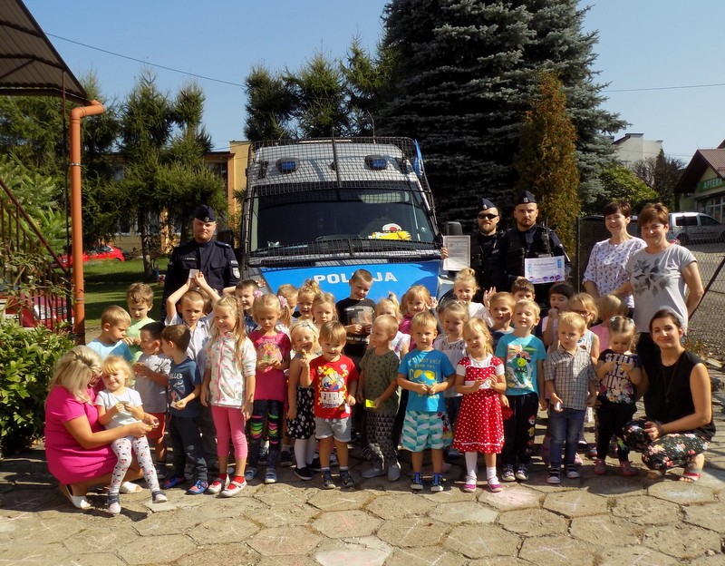 Przedszkolaki z Wieprza uczą się o bezpieczeństwie w ruchu drogowym