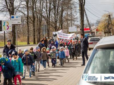 Obraz 4: ''ŚWIAT NISZCZONY GLOBALNIE – RATUJ LOKAL...