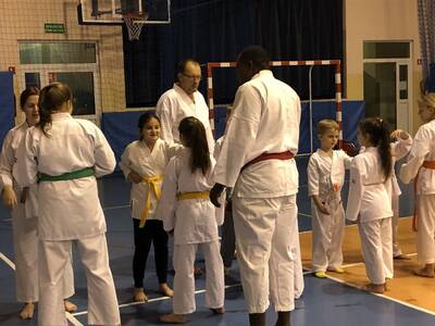 Obraz 16: OŻYWCZA  LEKCJA  AFRYKAŃSKIEGO KARATE W ...