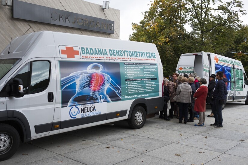 Osteobus odwiedzi Brzuśnik! Fundacja NEUCA dla Zdrowia...