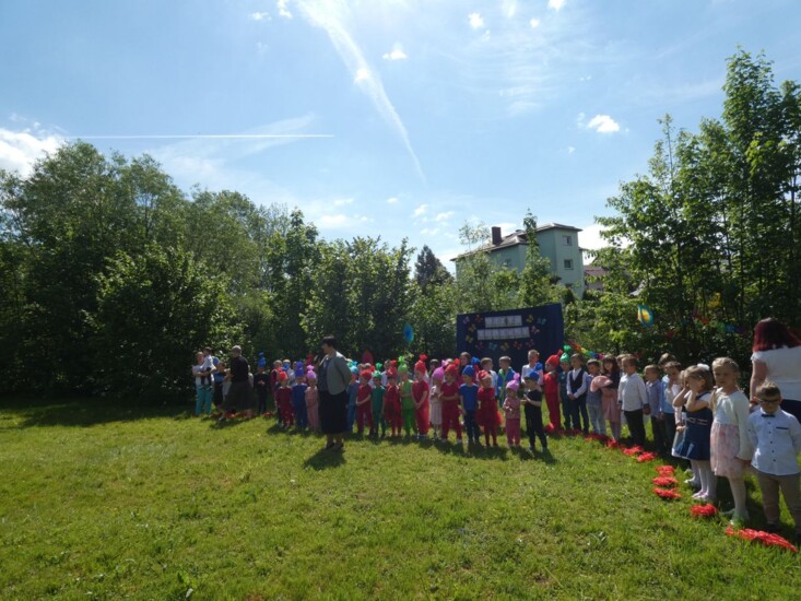 Pikniki rodzinne w ogrodach radziechowskiego przedszkola