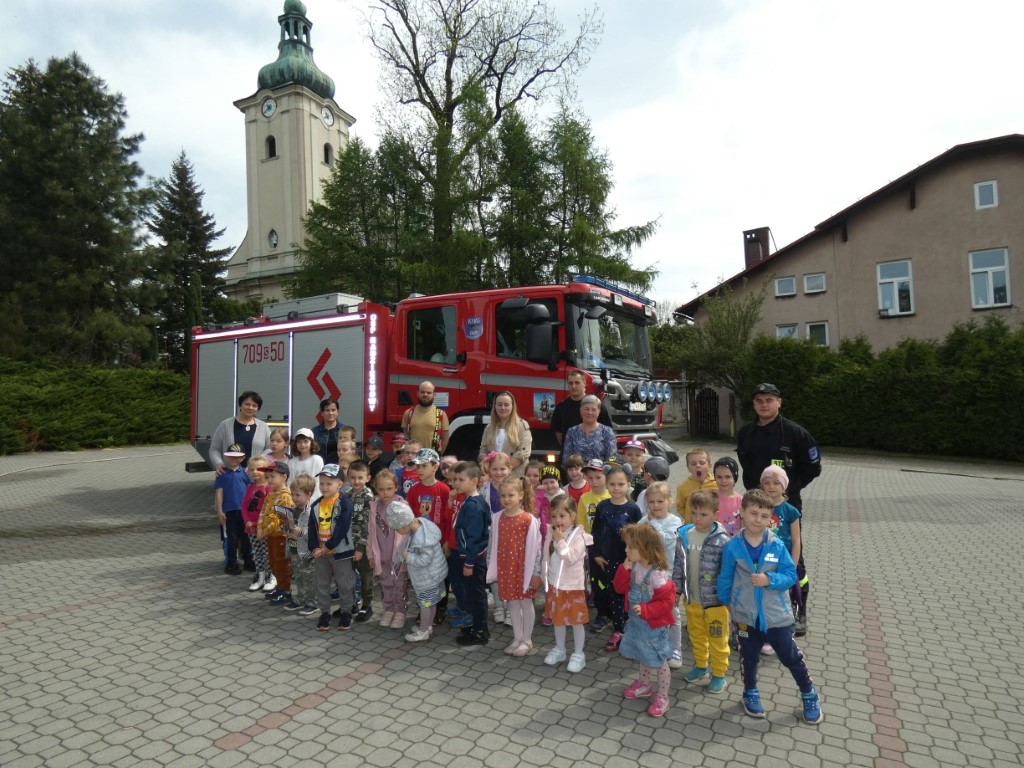 Druhowie z OSP w Radziechowach dla przedszkolaków