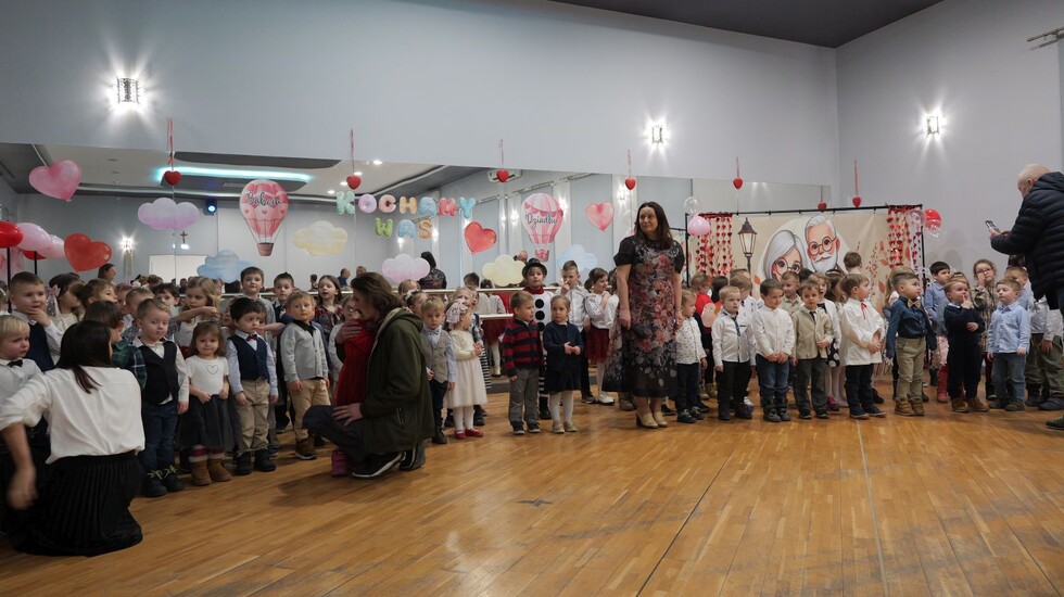 Świętowanie Dnia Babci i Dziadka w Domu Ludowym w Radziechowach