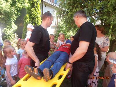 Obraz 34: Radziechowscy strażacy przedszkolakom